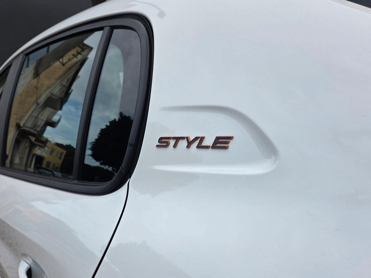 Peugeot 208 PureTech 75 cv STYLE