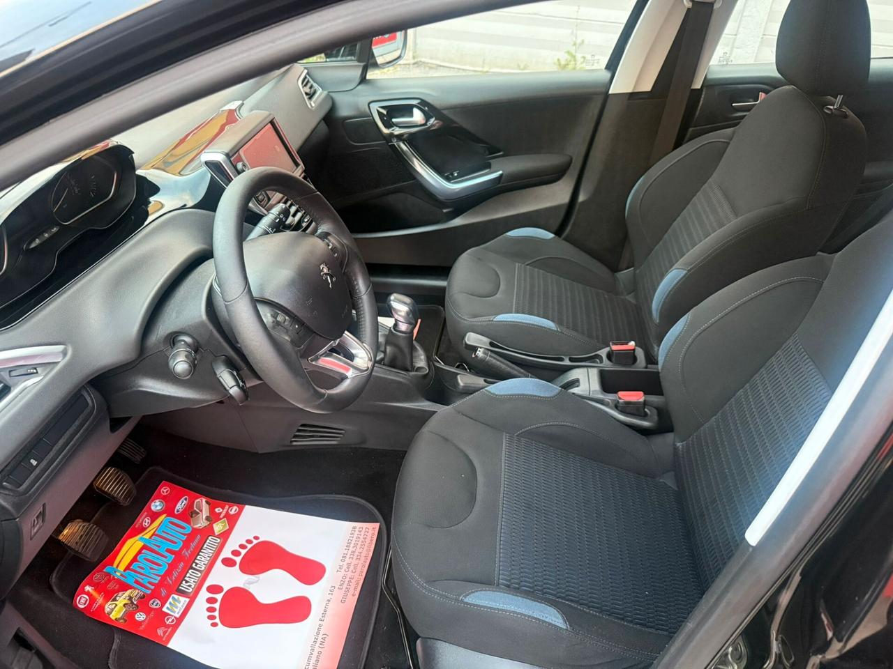 Peugeot 208 1.2 82cv Allure - 2013