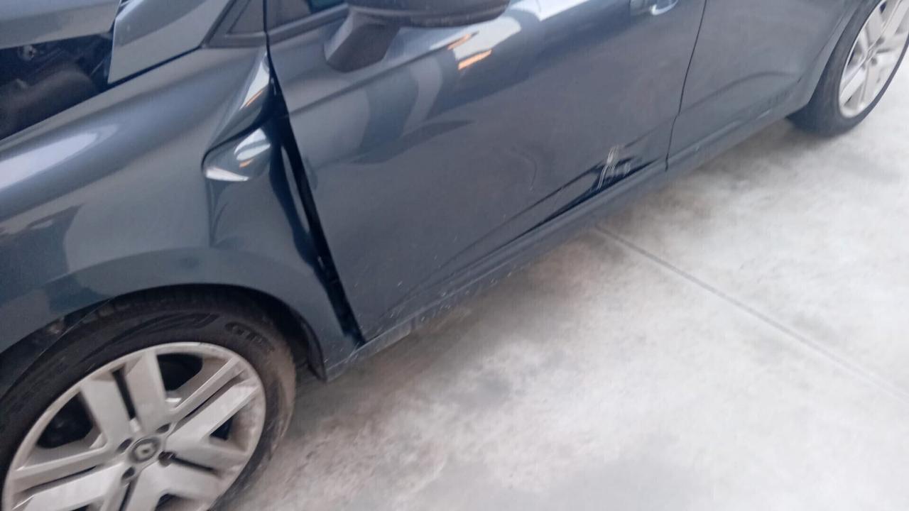 Renault Clio Full Hybrid E-Tech 140 CV 5 porte Intens SINISTRATA