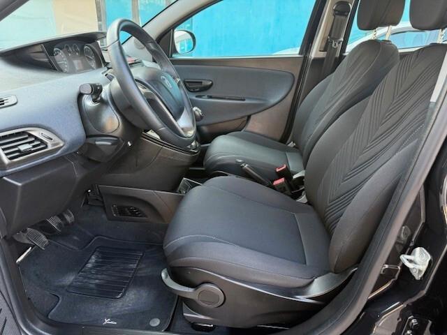 Lancia Ypsilon neopatentati 5 posti