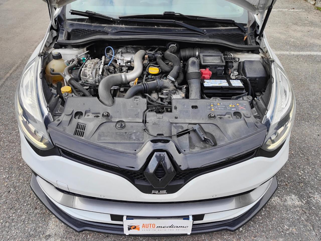 RENAULT Clio TCe 220 EDC R.S. TROPHY Akrapovic + MAXTON