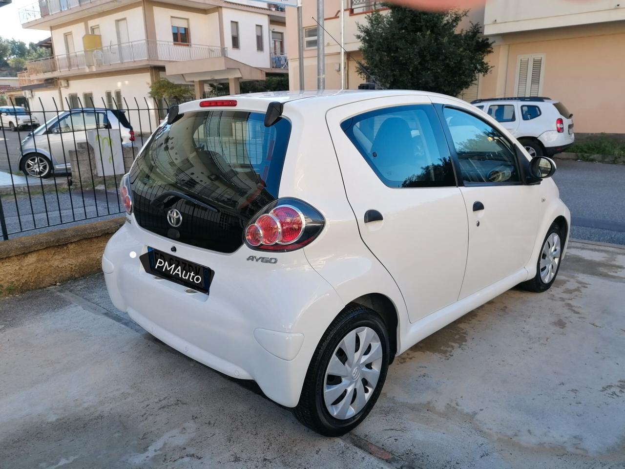 Toyota Aygo 1.0 12V 5 porte Lounge - Navy