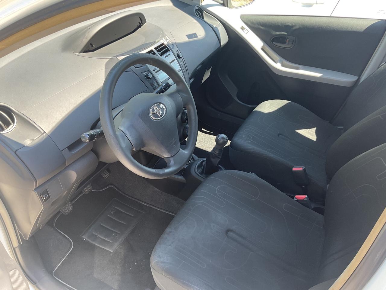 Toyota Yaris 1.0 5 porte