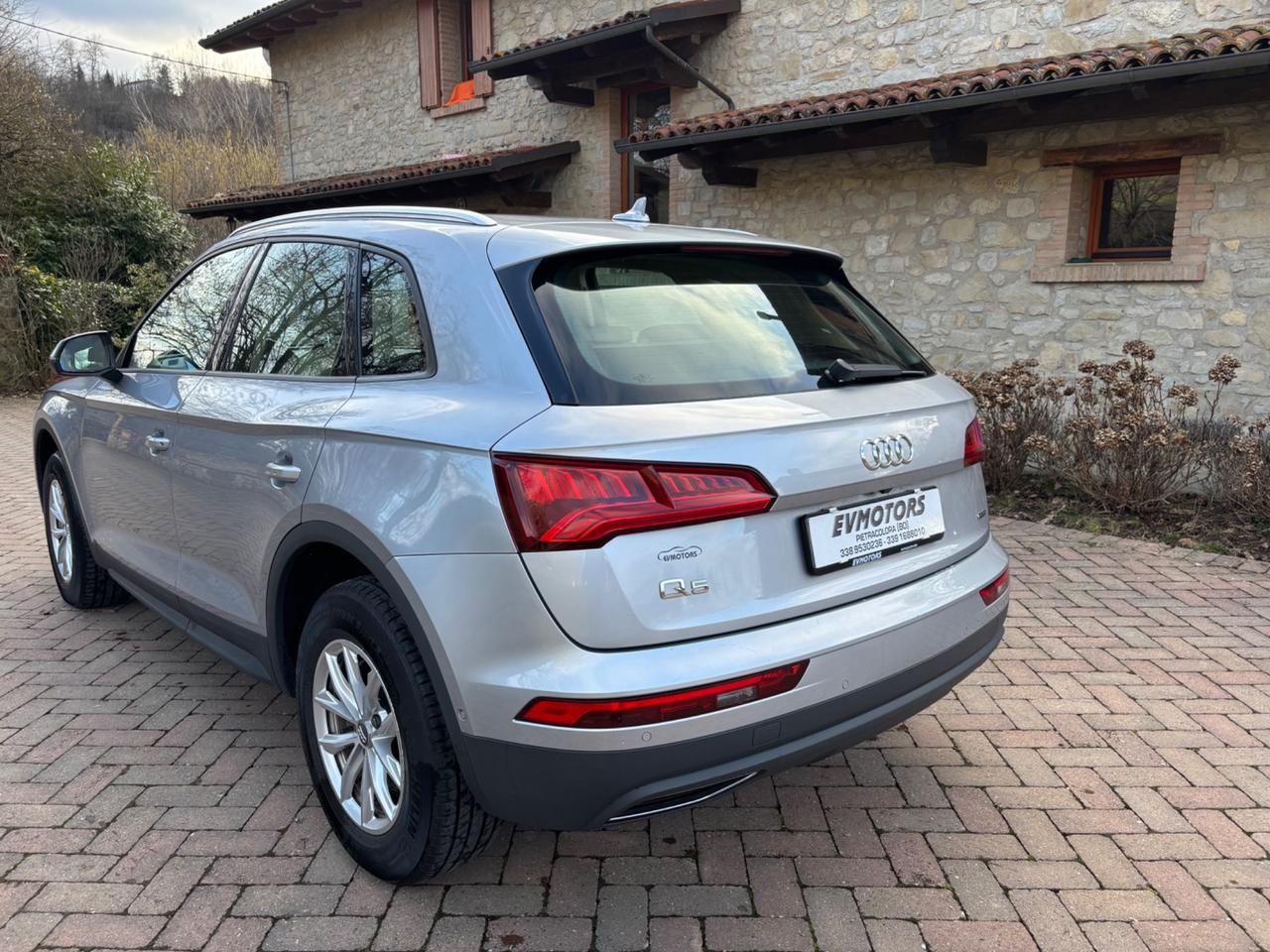 Audi Q5 40 TDI quattro S tronic Business