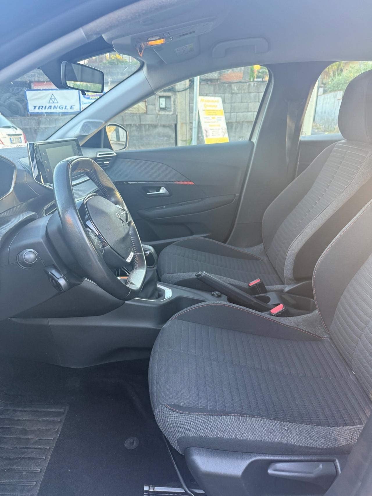 Peugeot 208 PureTech 75cv
