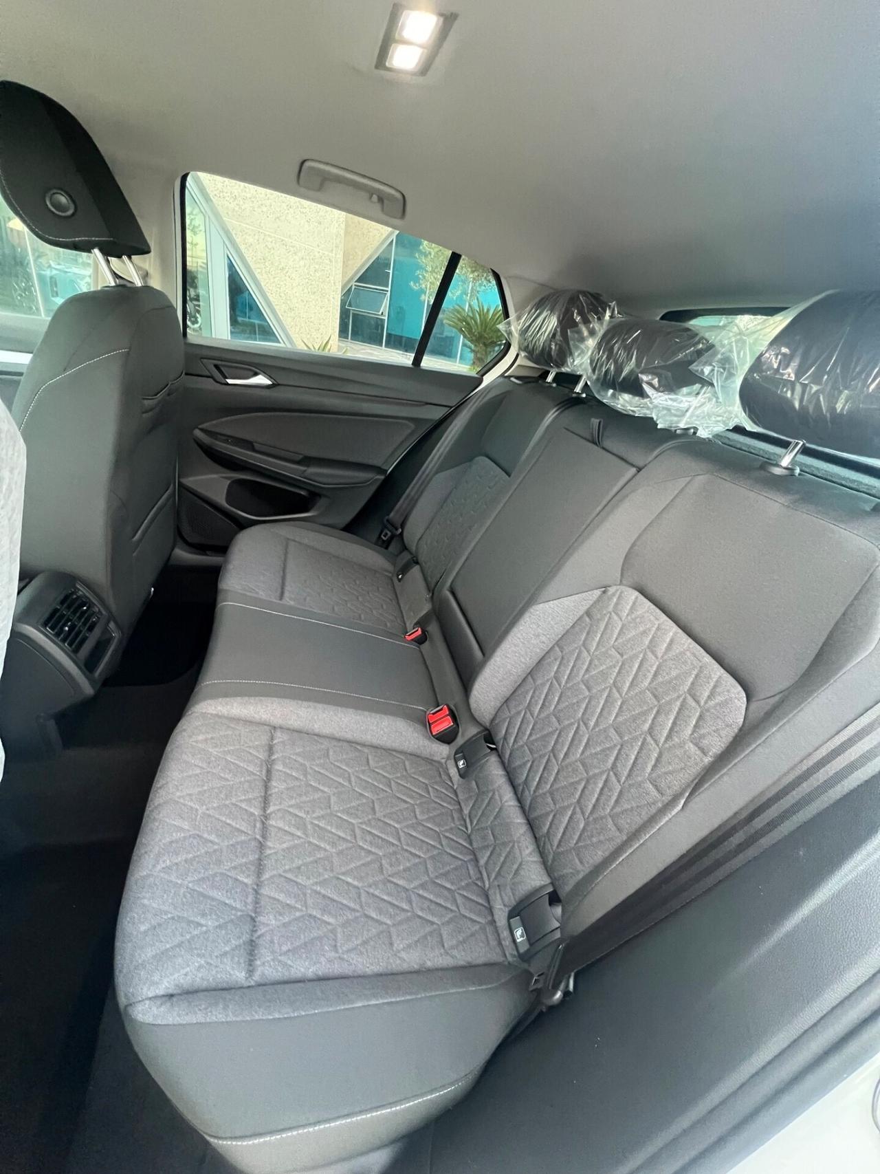 Volkswagen Golf 1.5 eTSI dsg possibilità noleggio no scoring