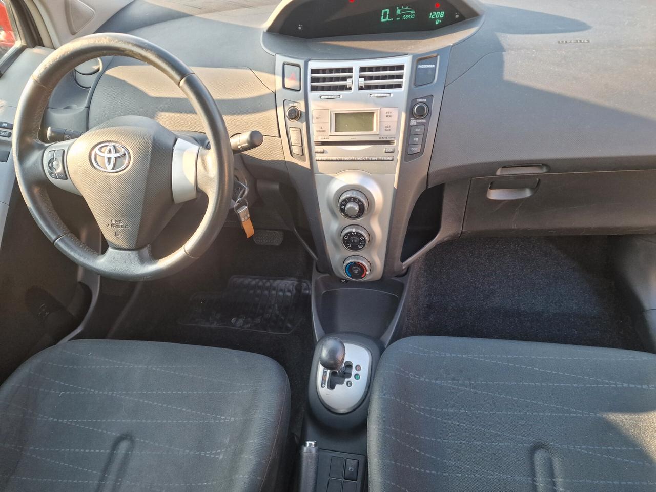 Toyota Yaris 1.3 5 porte cambio automatico