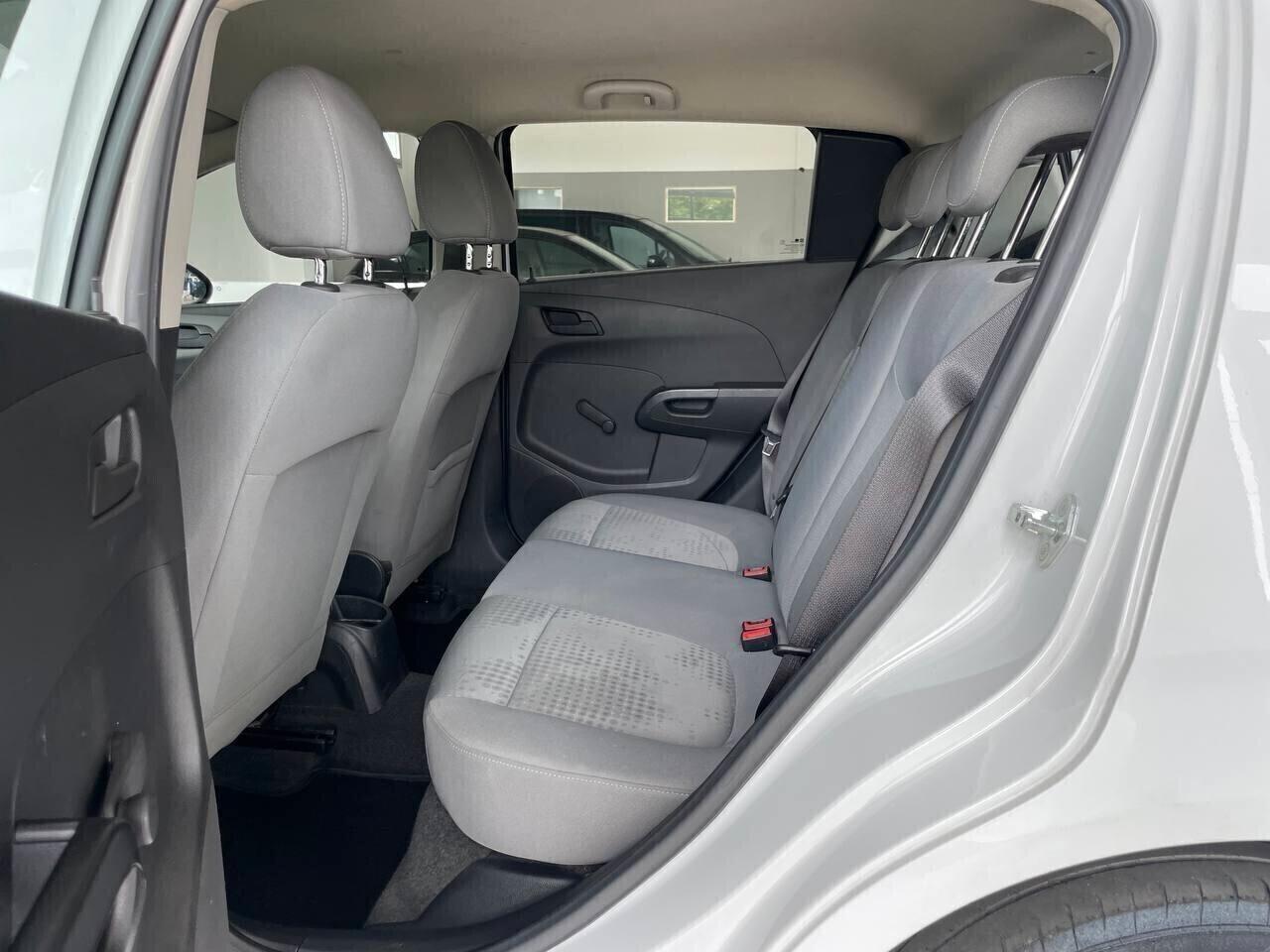 Chevrolet Aveo 1.2 - Clima & Cruise Control