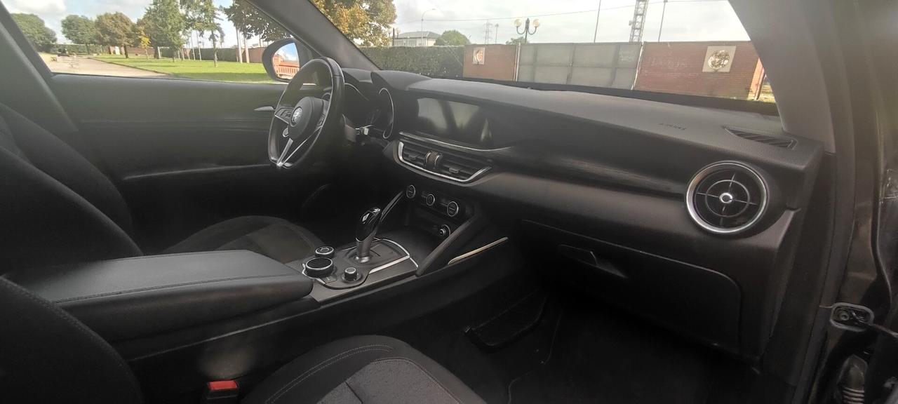 Alfa Romeo Stelvio 2.2 Turbodiesel 180 CV AT8 Q4 BUSINESS