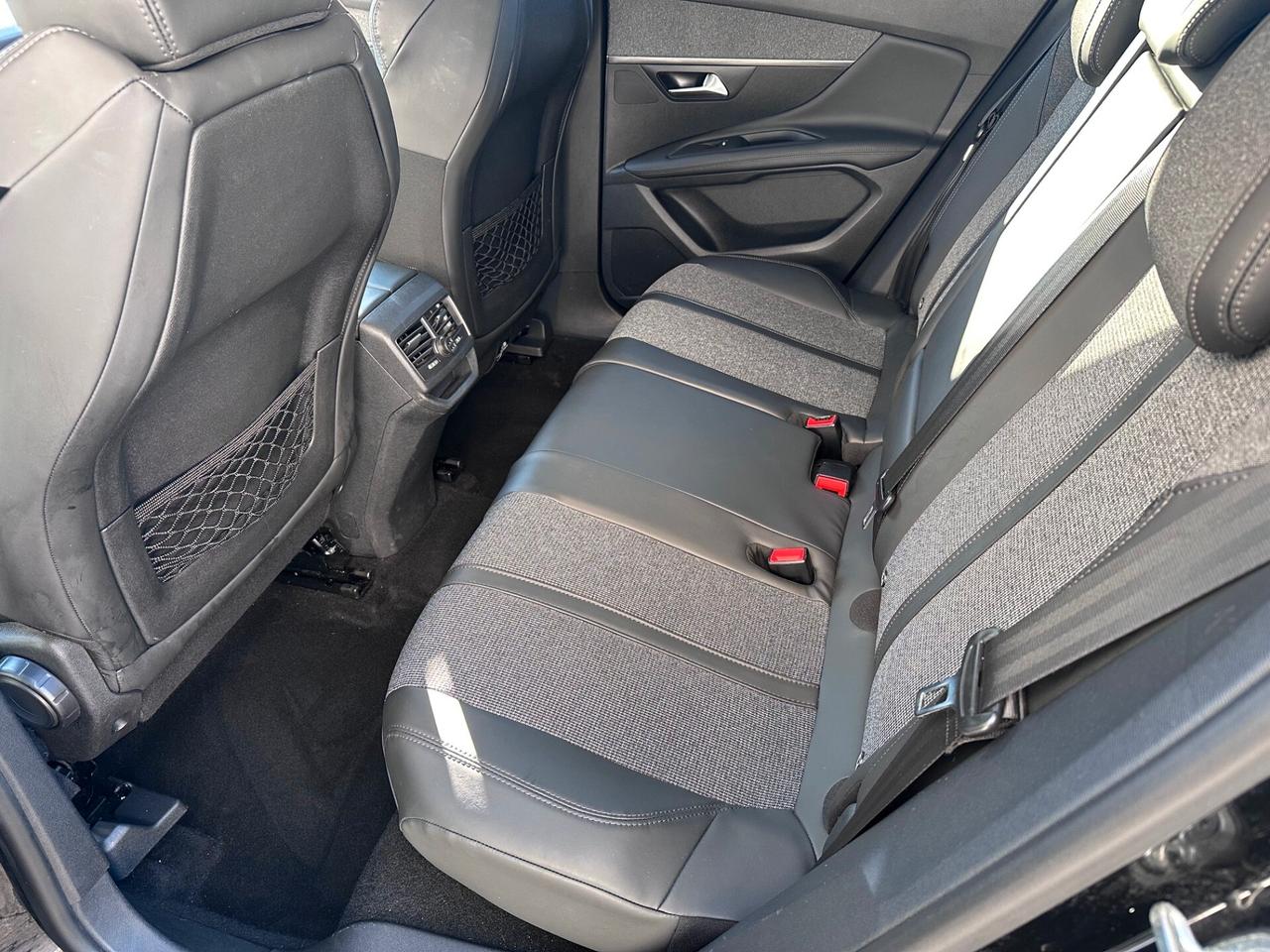 Peugeot 3008 BlueHDi 120 EAT6 S&S Allure