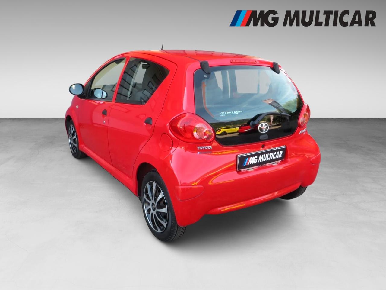 Toyota Aygo 5p 1.0 Now. km 106.000. frizione e gomme nuove.