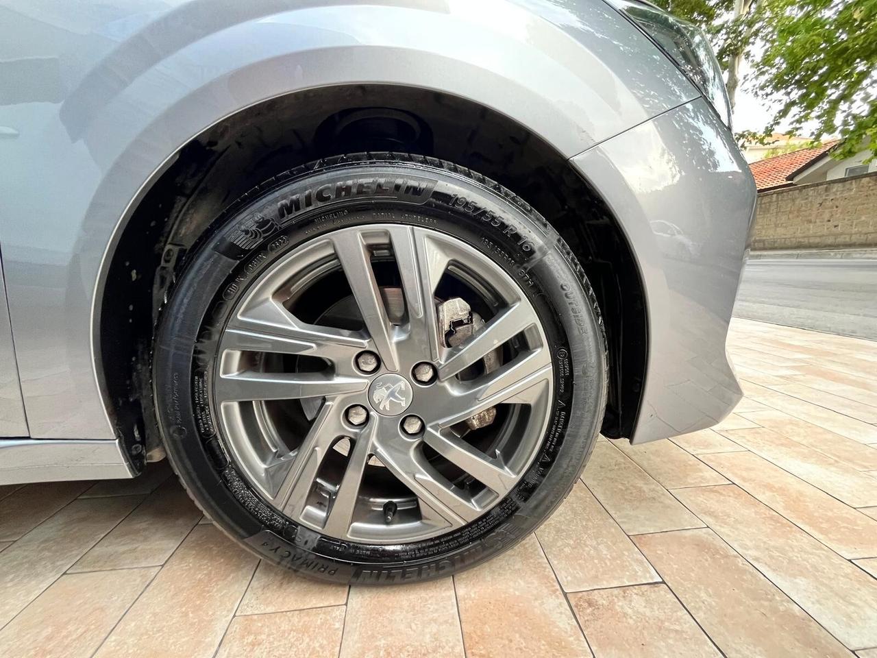 Peugeot 208 BlueHDi 100