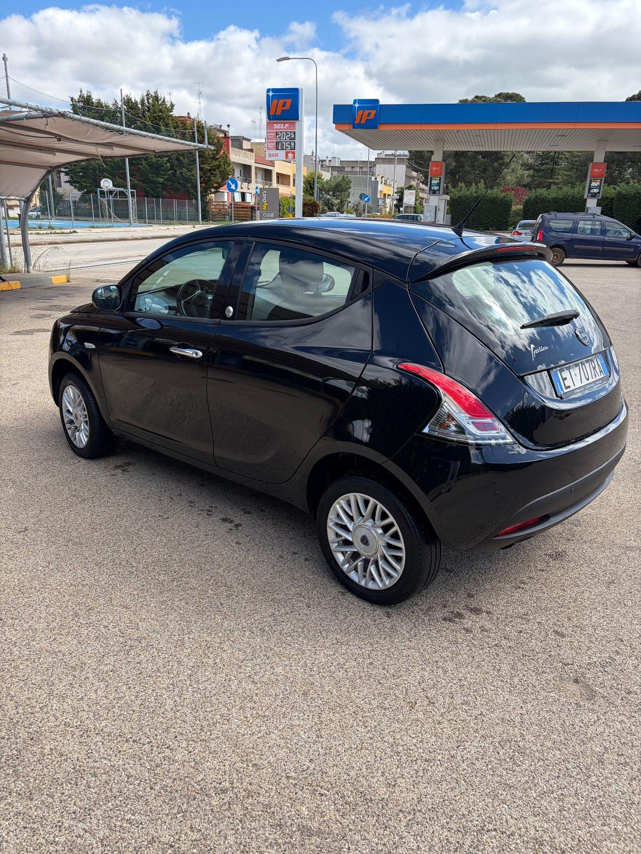 Lancia Ypsilon 0.9 TwinAir 85 CV 5 porte Metano Ecochic Gold