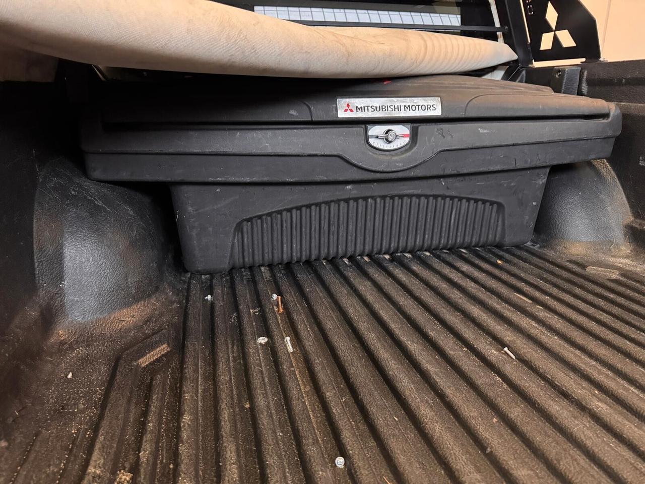 Mitsubishi L200 4x4 automatico gancio traino