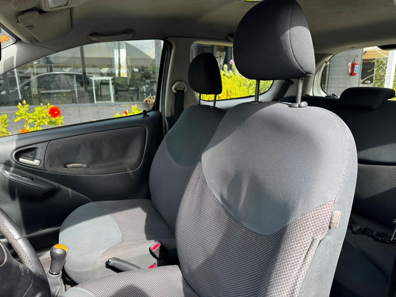 Toyota Yaris 1.0i 16V cat 3 porte Sol
