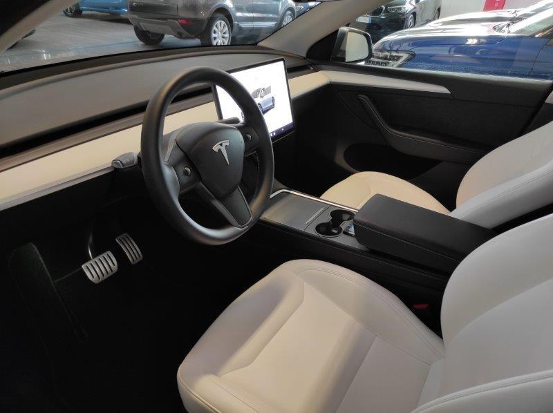 TESLA Model Y - Model Y AWD Performance