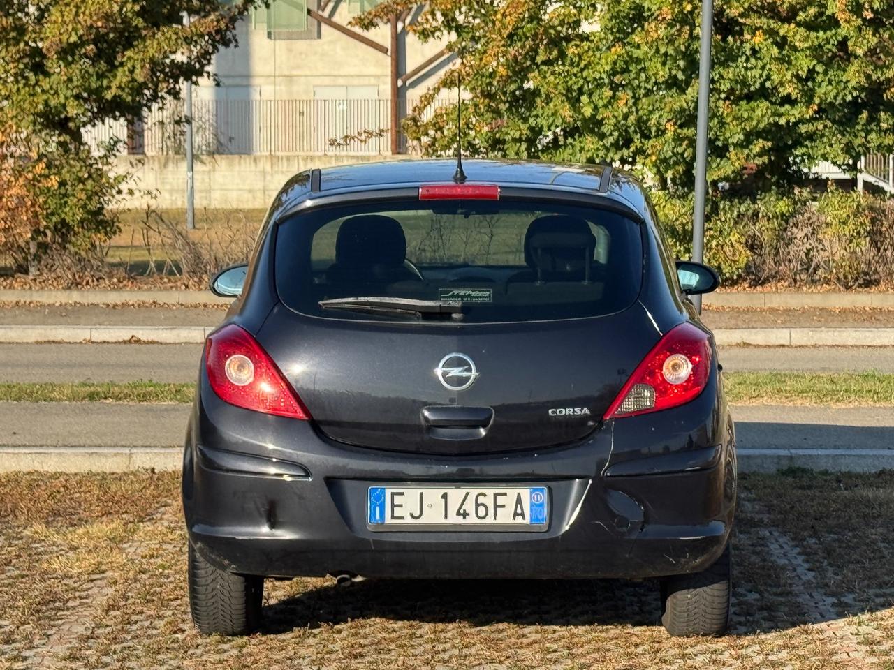Opel Corsa 1.2 3 porte b-color