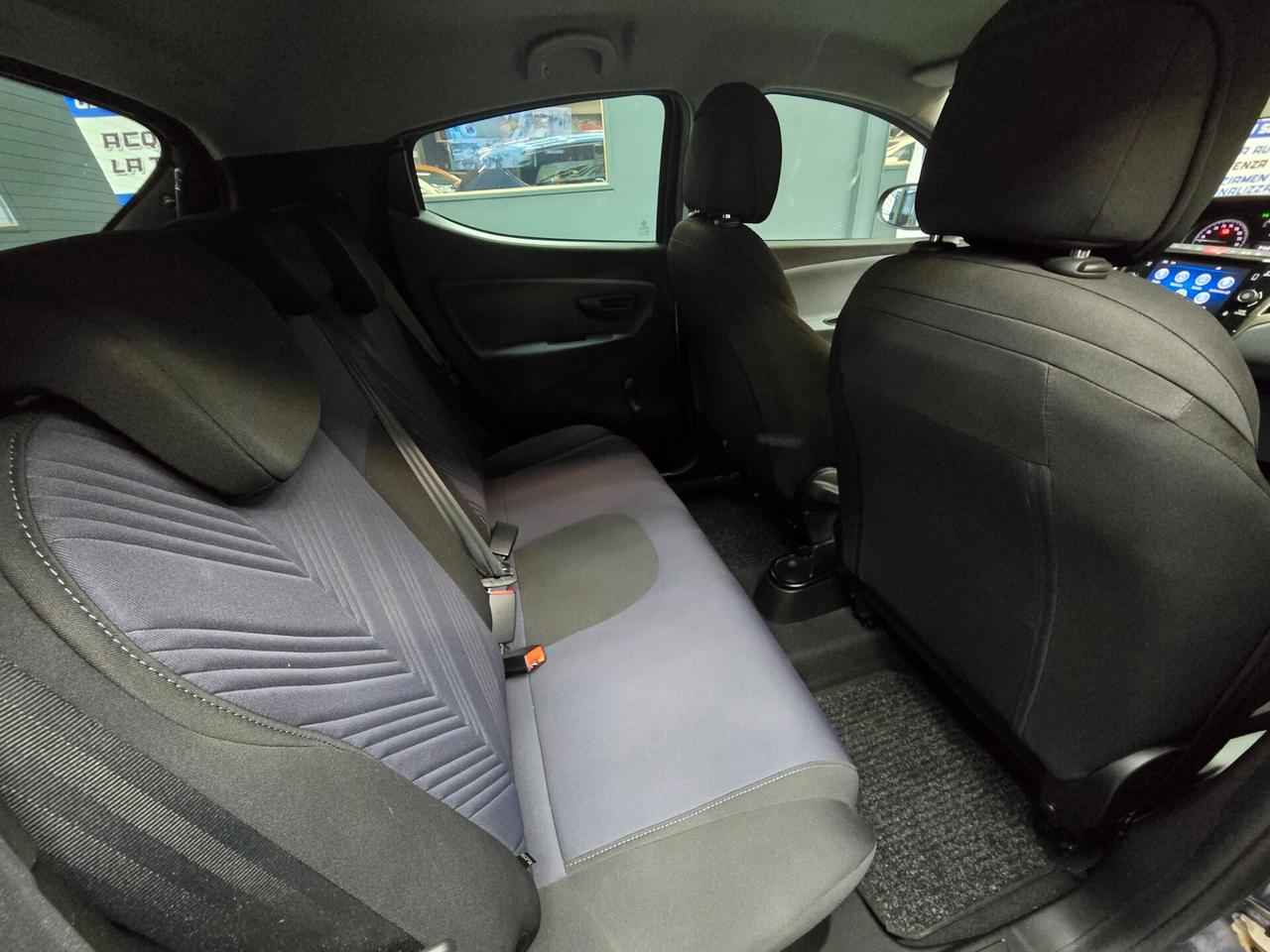 LANCIA YPSILON 1.0 FIREFLY HYBRID GOLD XNEOPATENTATO