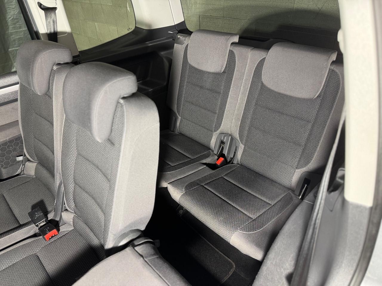 Volkswagen Touran 1.6 TDI 7 POSTI NEOPATENTATI