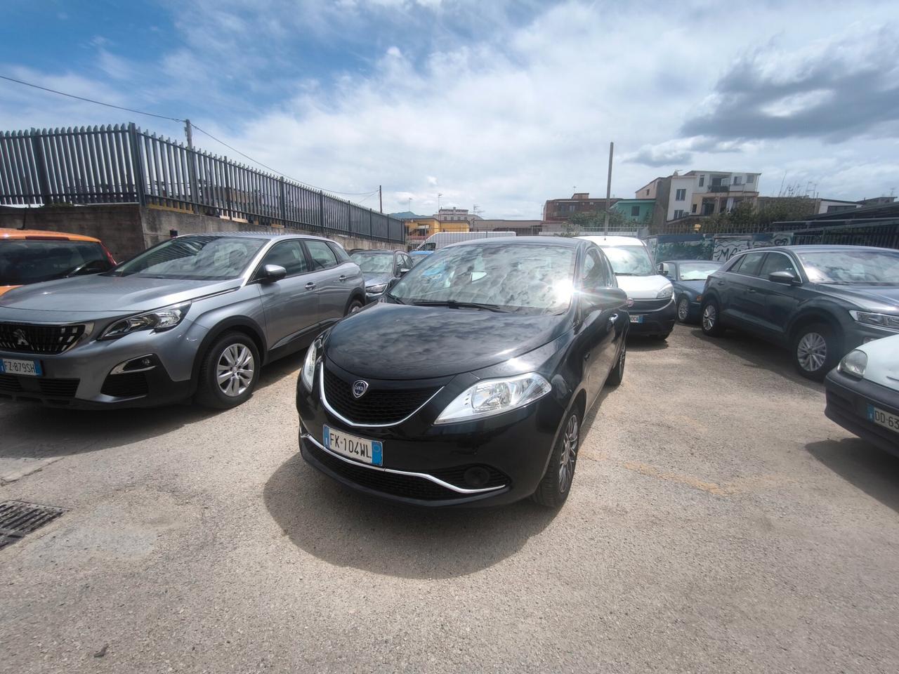 Lancia Ypsilon 1.2 69 CV 5 porte GPL Gold u-connect bluetooth