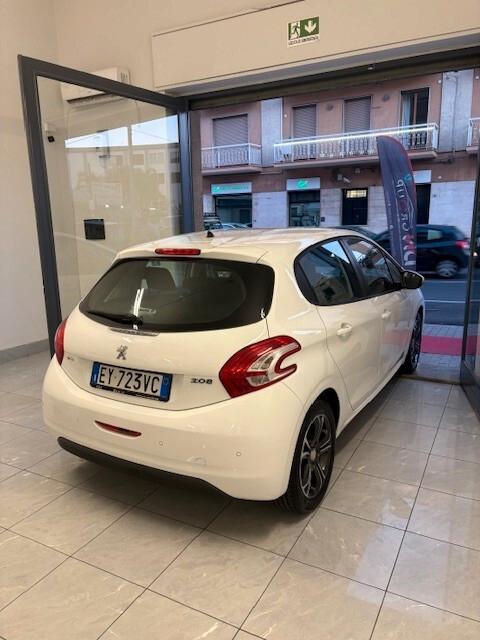 Peugeot 208 1.4 HDi 68 CV 5 porte Allure