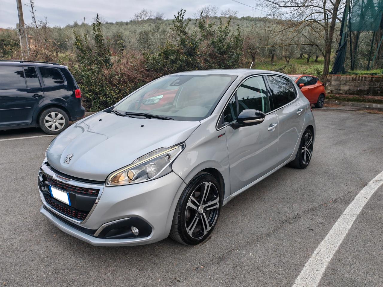 Peugeot 208 BlueHDi 5 porte GT Line Incidentata/Sinistrata
