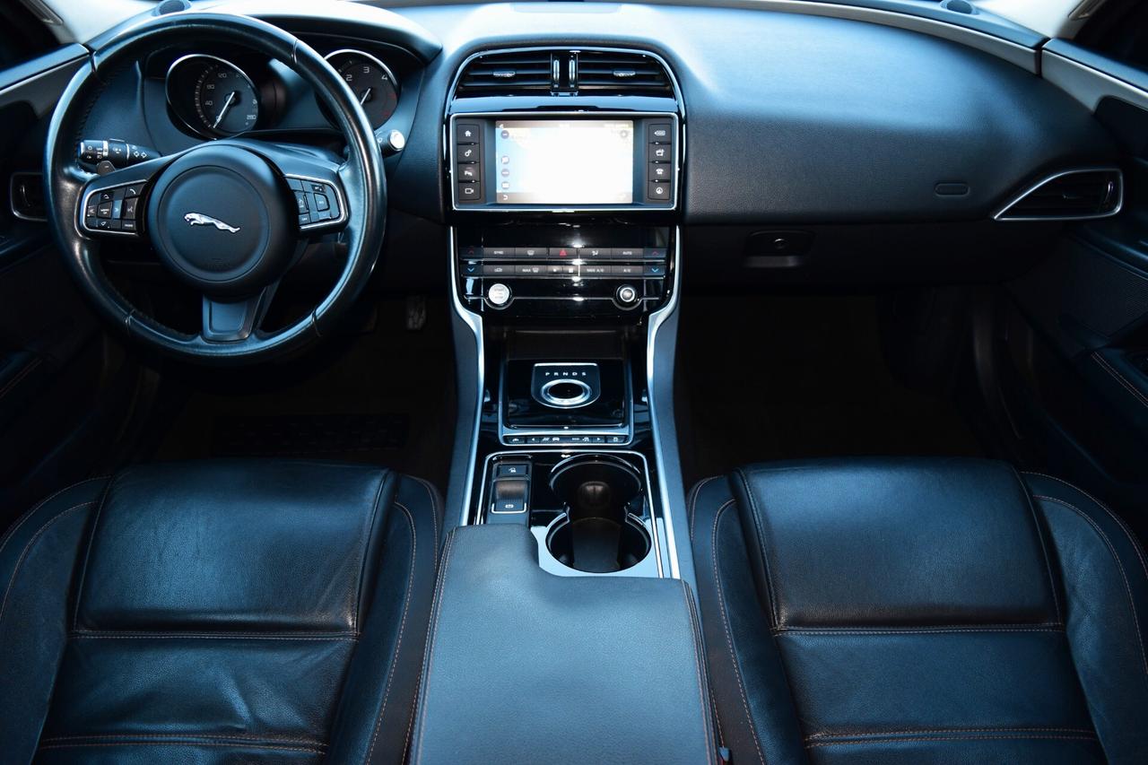 Jaguar XE 2.0 D 180 cv Automatica Prestige