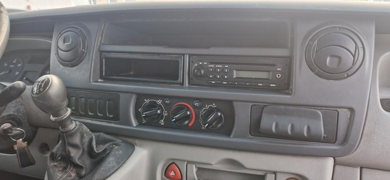 Nissan intestare 2.5 120cv 3posti