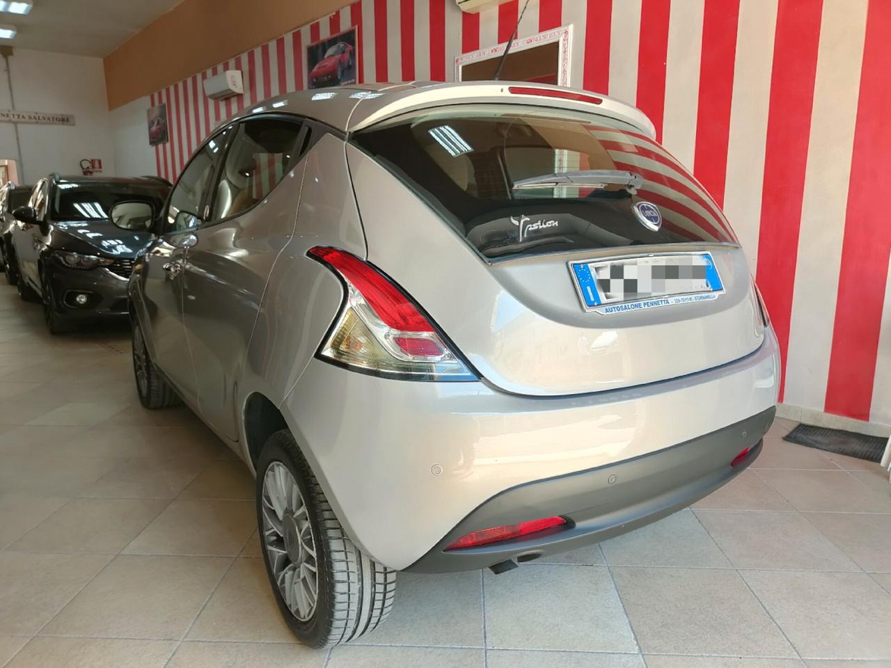 Lancia Ypsilon 0.9 TwinAir 85 CV 5 porte Metano Ecochic Gold