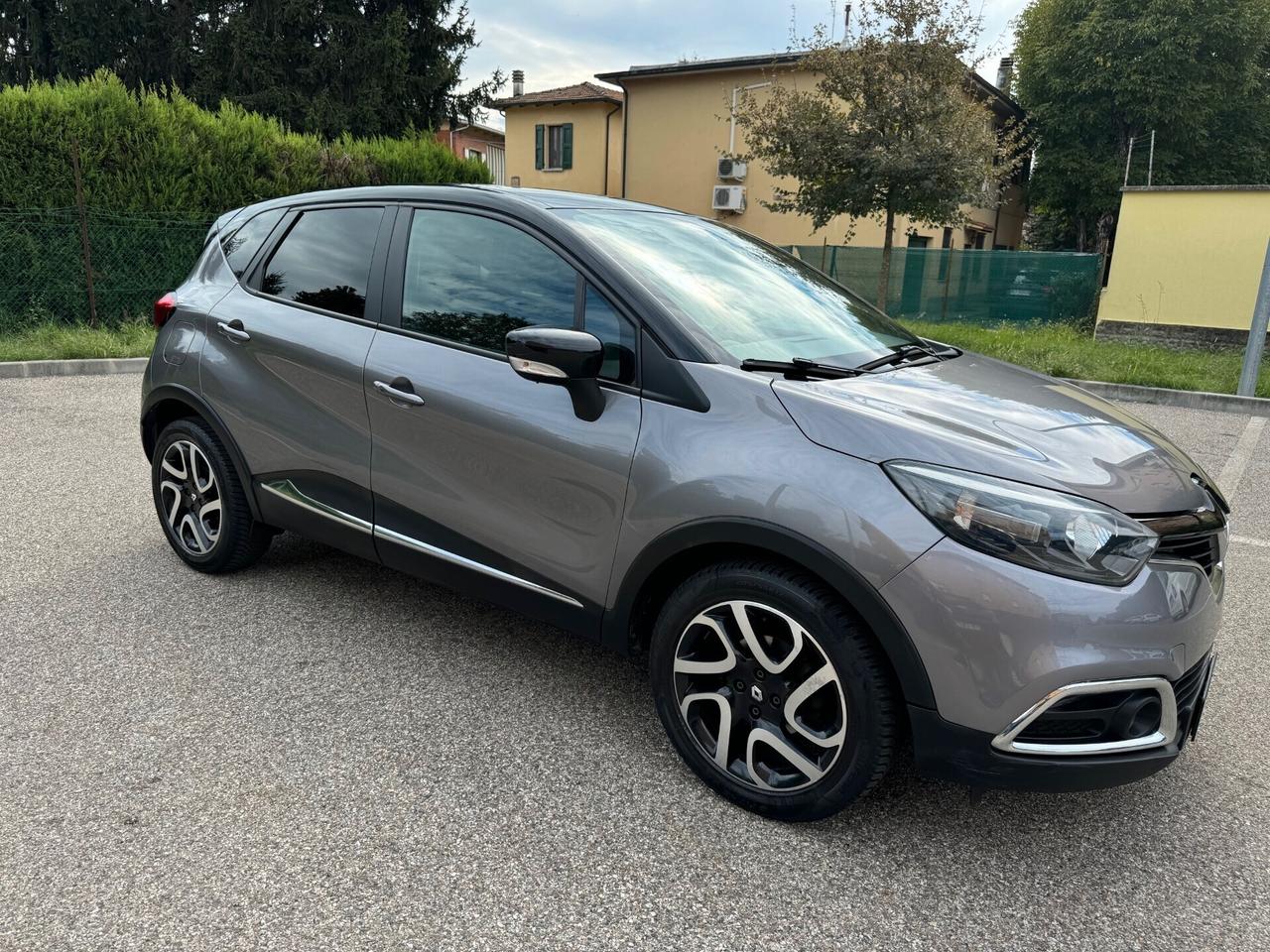 Renault Captur 0.9 tce - 12 MESI DI GARANZIA -