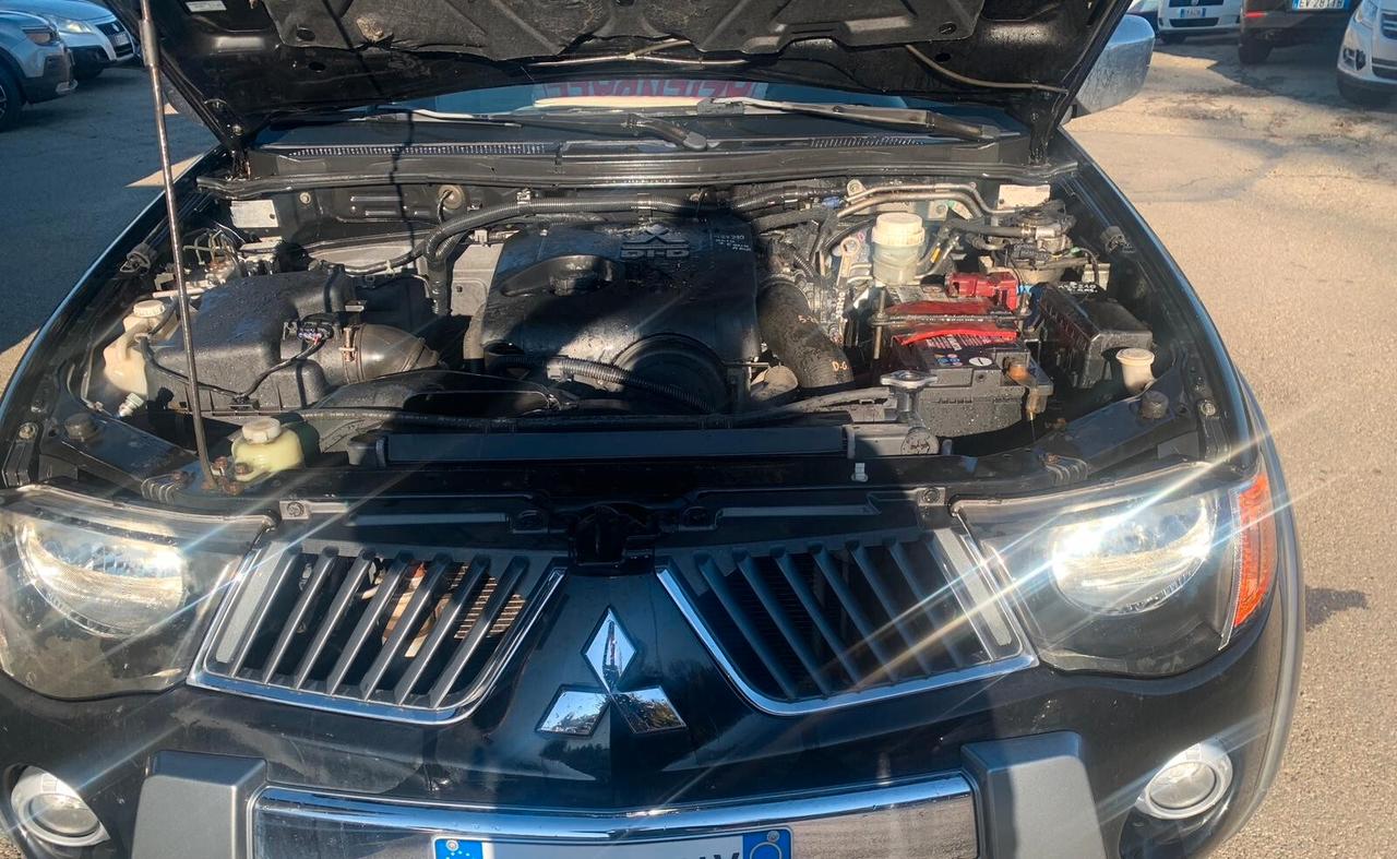 Mitsubishi L200 doppia cabina-5 posti-130000 km-gancio traino- full gls targhet-copricassone