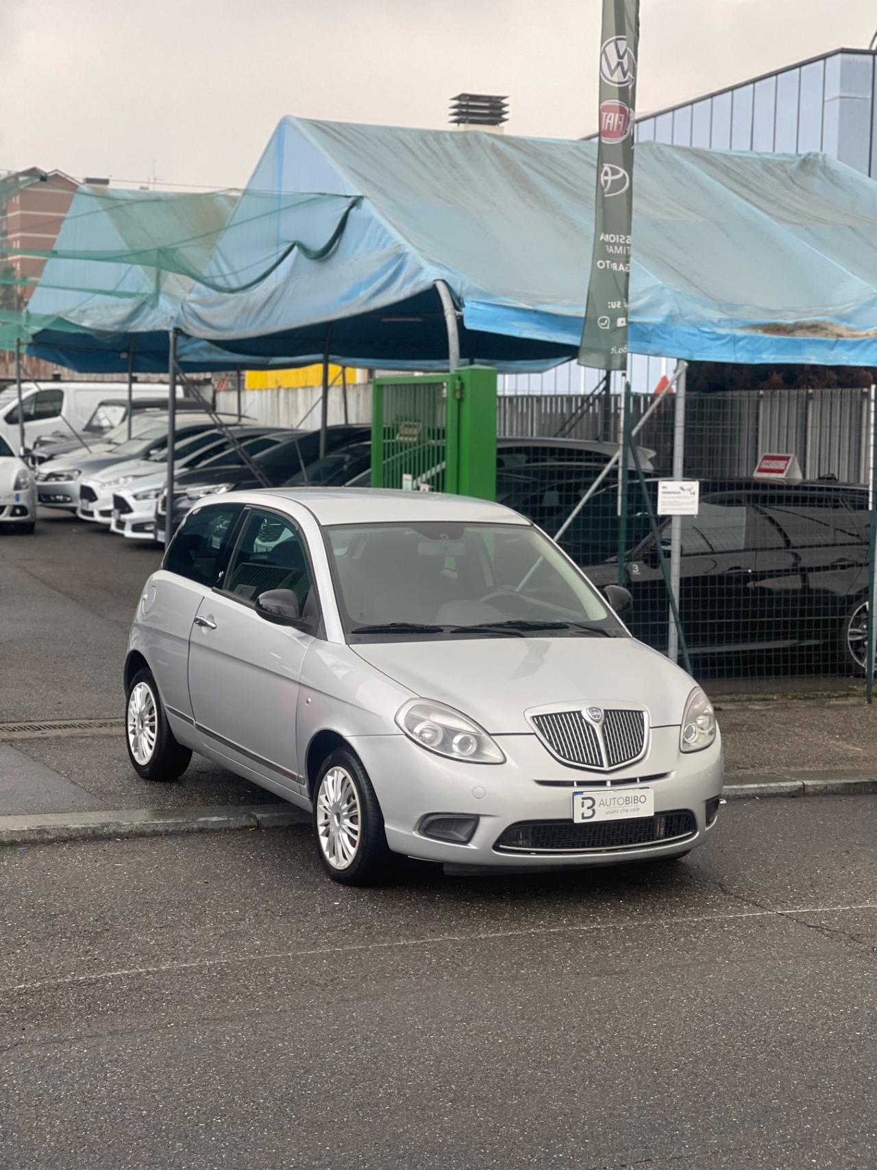 Lancia Ypsilon 1.2 69 CV Unyca