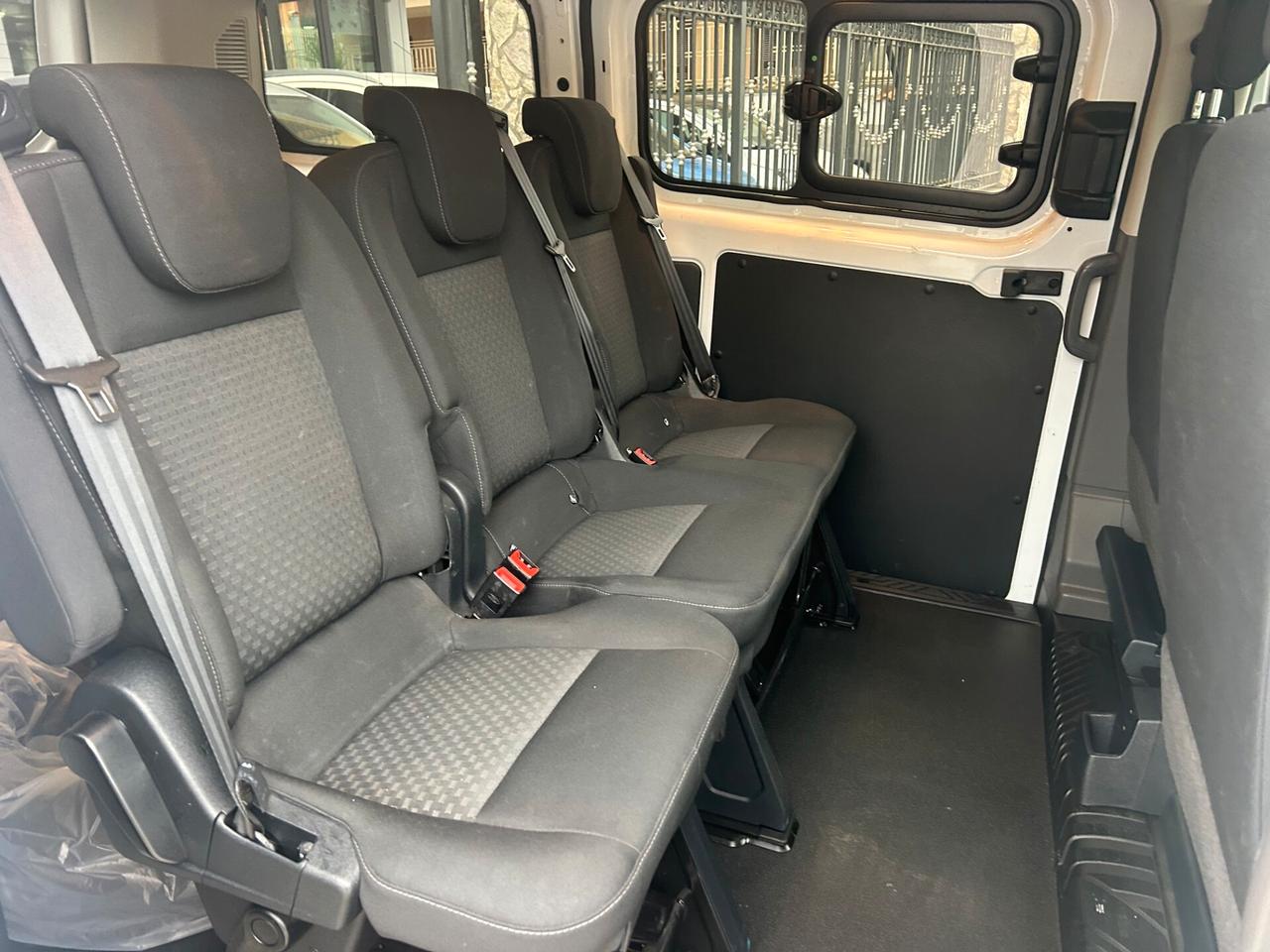 Ford Transit Custom 320 2.0 EcoBlue Hybrid 130 PC Combi Trend