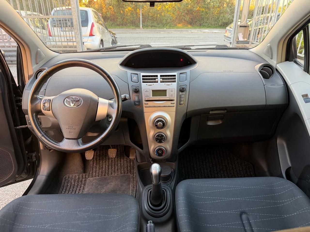 Toyota Yaris 1.0 5 porte Sol