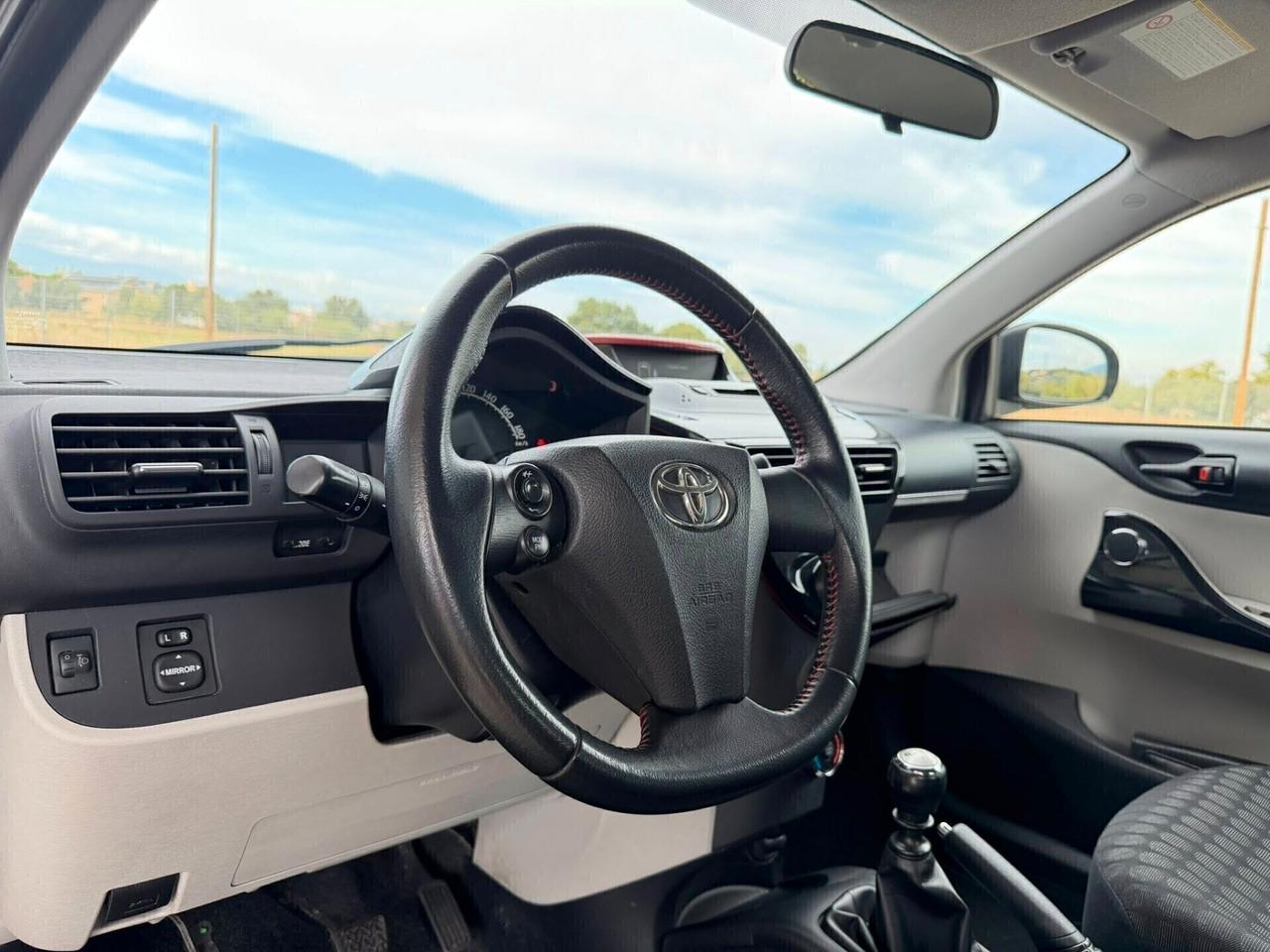 Toyota iQ 1.0 Lounge