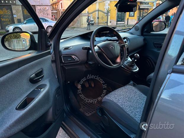 Lancia Ypsilon 1.0 FireFly 5 porte S&S Hybrid Ecoc