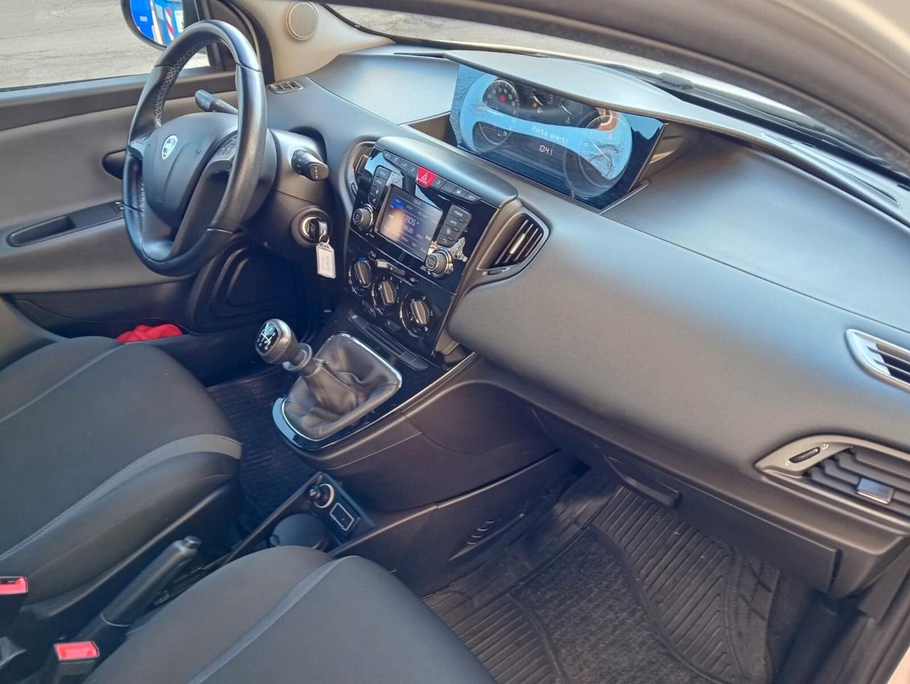 Lancia Ypsilon 1.2 69 CV 5 porte