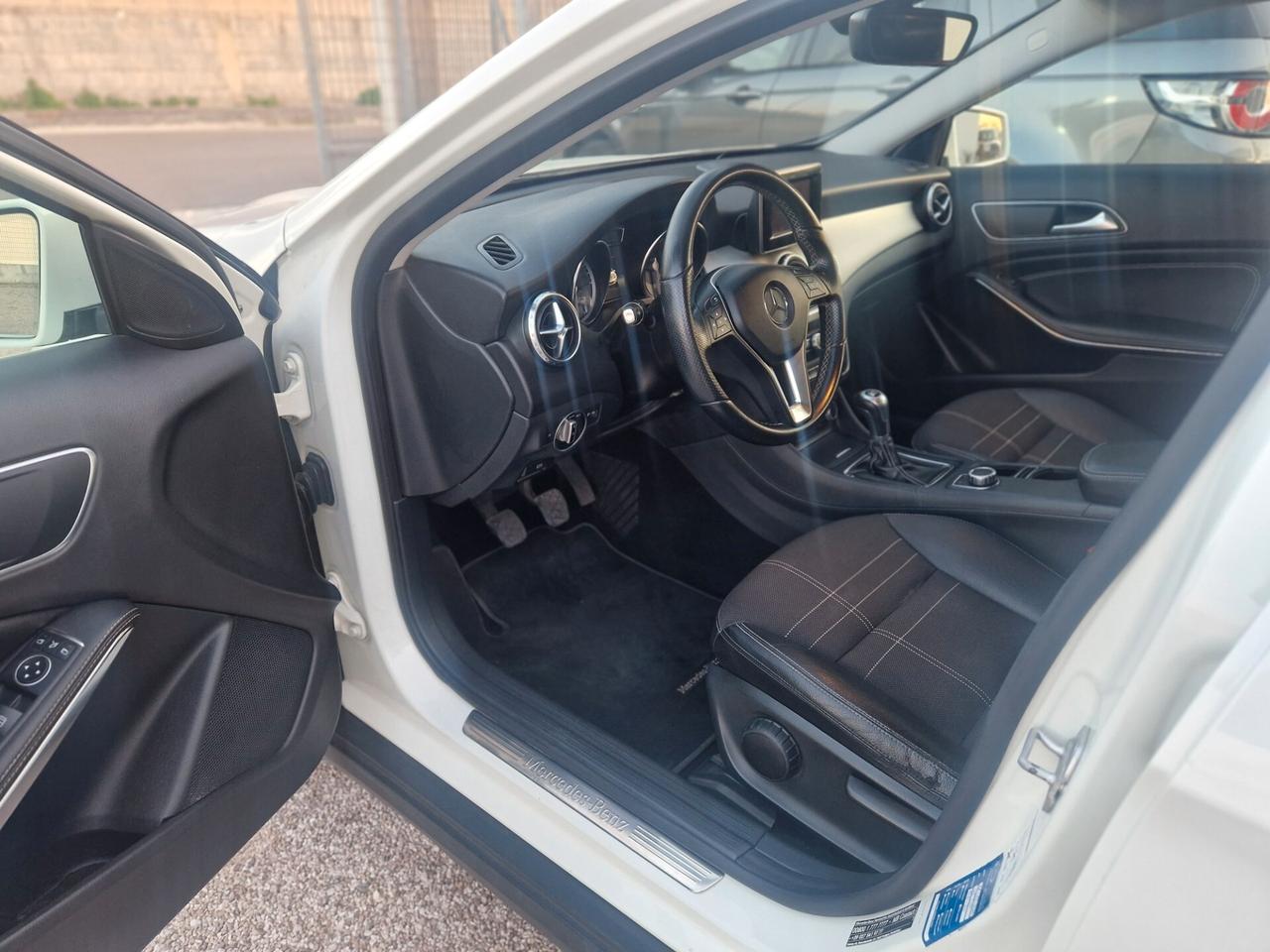 Mercedes-benz GLA 180 d Premium