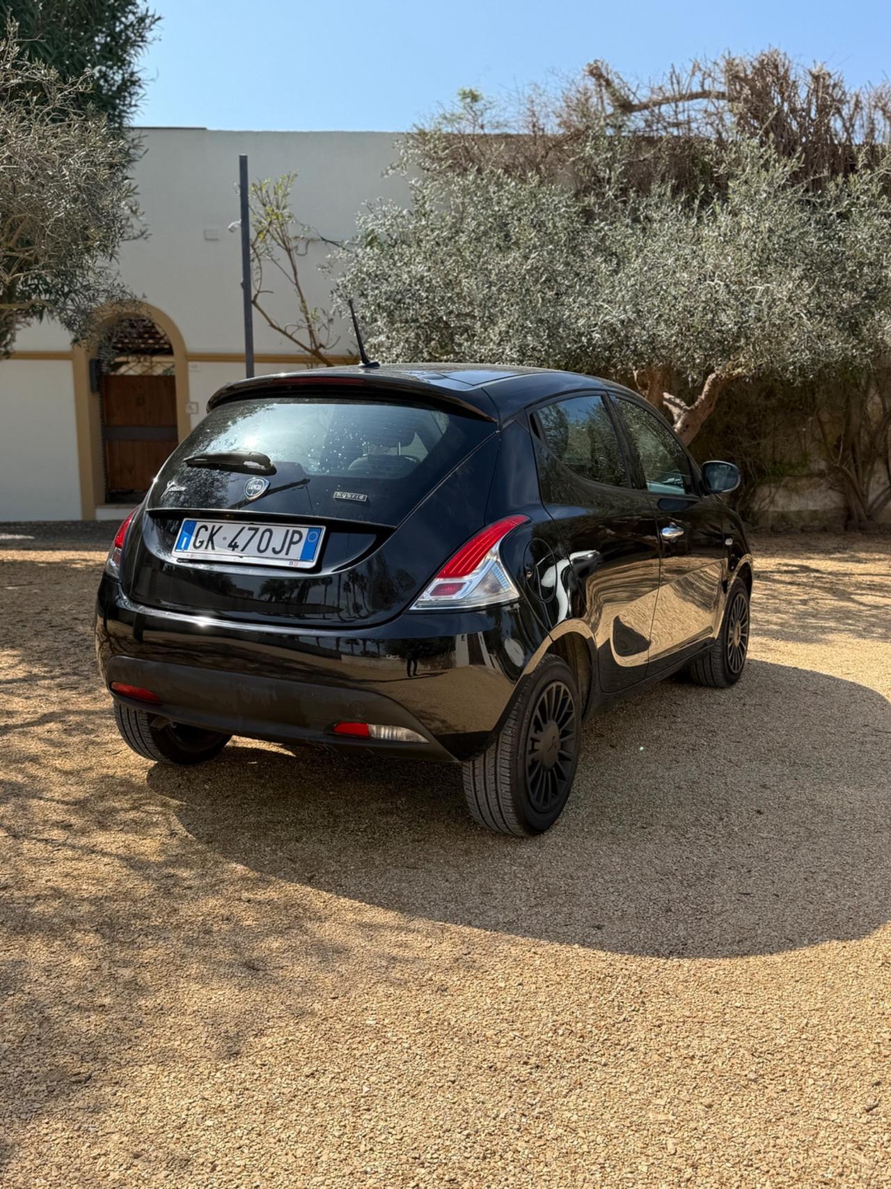 Lancia Ypsilon 1.0 FireFly 5 porte S&S Hybrid Silver Plus