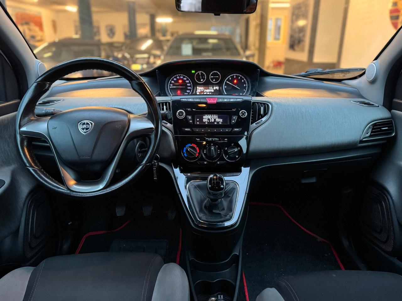 Lancia Ypsilon 0.9 TwinAir 85 CV 5 porte Metano Ecochic Gold