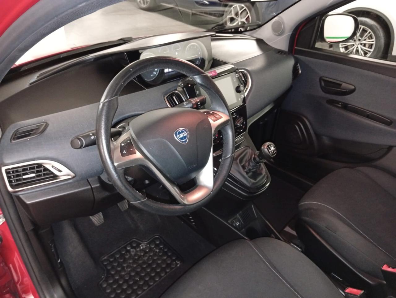 Lancia Ypsilon 1.0 FireFly 5 porte S&S Hybrid Ecochic Gold