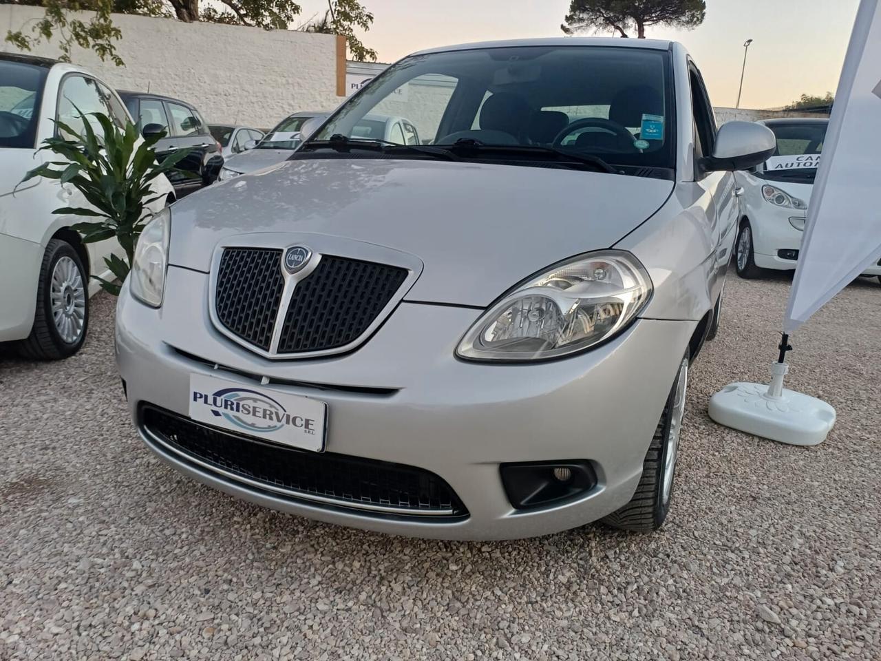 Lancia Ypsilon 1.2 benzina UNICA - 2011