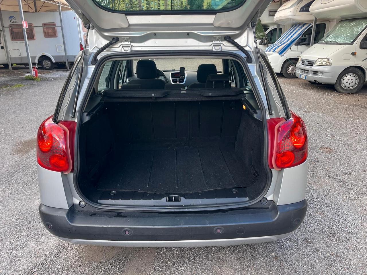 Peugeot 207 1.6 HDi TETTO PANORAMICO