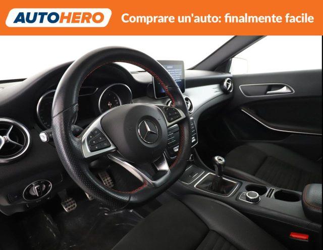 MERCEDES-BENZ GLA 180 Premium