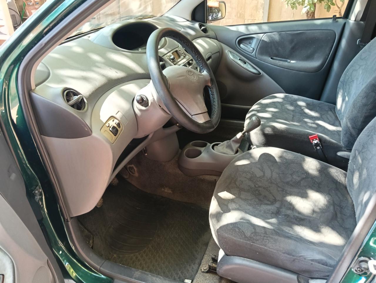 Toyota Yaris 1.0i 16V cat 5 porte Sol