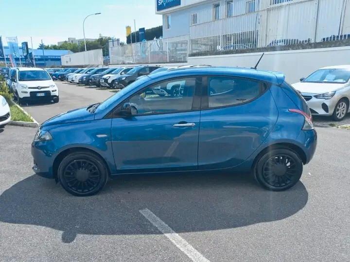 Lancia Ypsilon 1.0 FireFly 5 porte S&S Hybrid Ecochic Silver