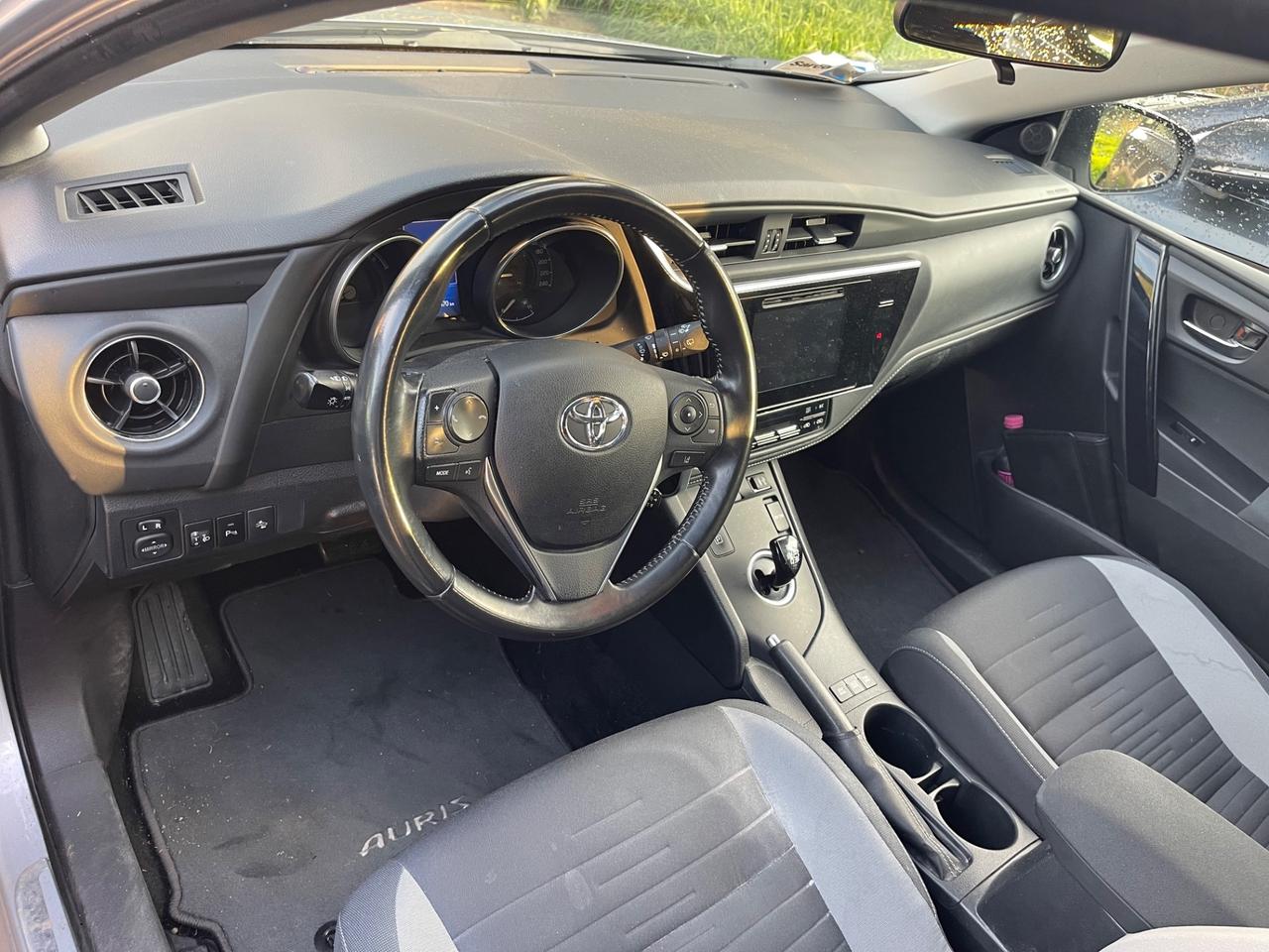 Toyota Auris 1.8 Hybrid Lounge