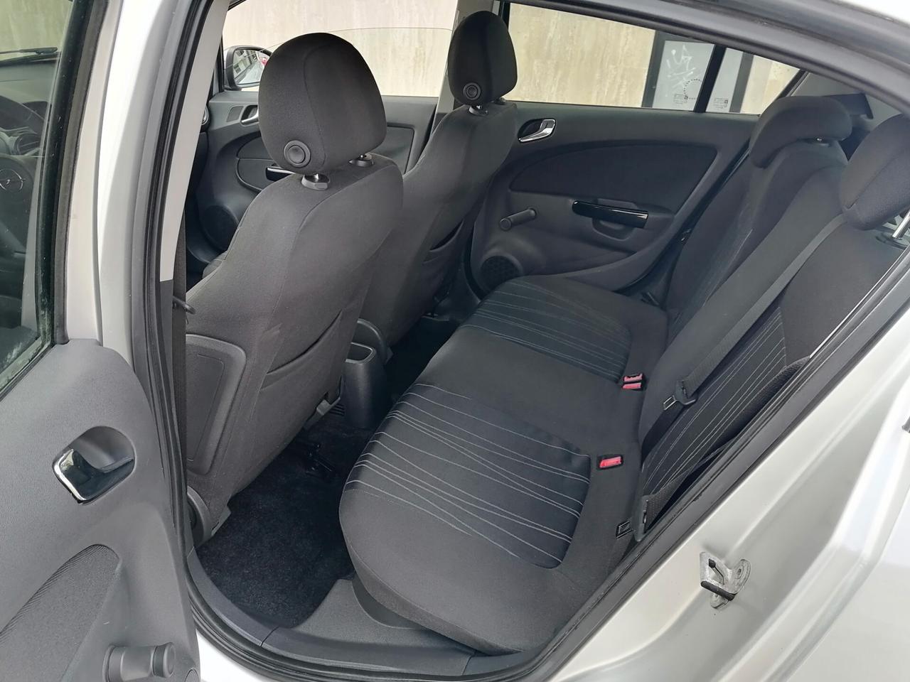 Opel Corsa 1.2 benzina 5 porte COSMO 2011