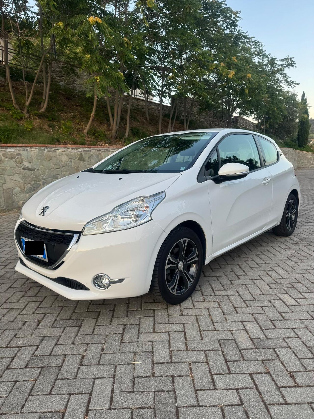 Peugeot 208 1.4 HDi 68Cv 3Porte *ALLURE* 2014