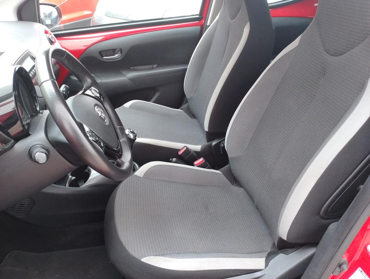 Toyota Aygo Connect 1.0 VVT-i 72 CV 5 porte x-clusiv